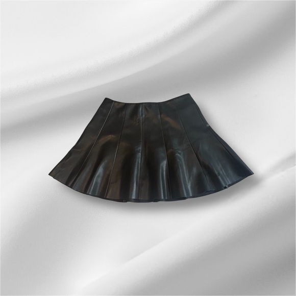 F21 Faux Leather Pleated Mini skirt size M - Picture 6 of 7